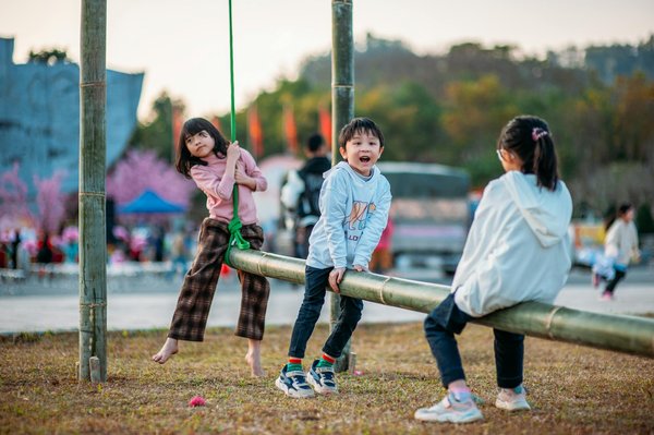 Delving into the Mind Games of Casinos: The Psychology Behind Every Bet